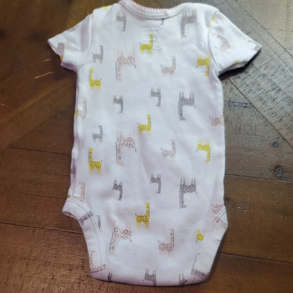 🐻 Carter's White Bodysuit with Yellow and Gray Giraffes